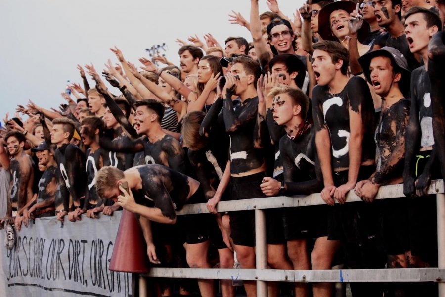 Beardens+student+section+has+a+proud+history+with+many+different+traditions+%E2%80%93+like+this+Black+Out+theme+from+the+Farragut+game+in+2016.+The+new+student+section+leaders+want+this+years+group+to+be+even+better.