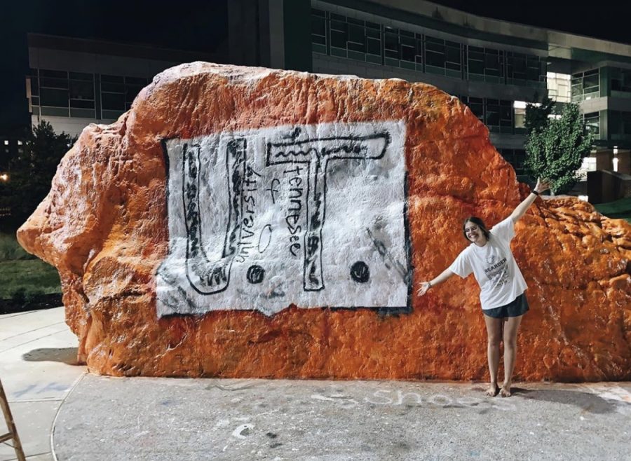 Bearden alumna paints tribute to bullied UT fan on The Rock