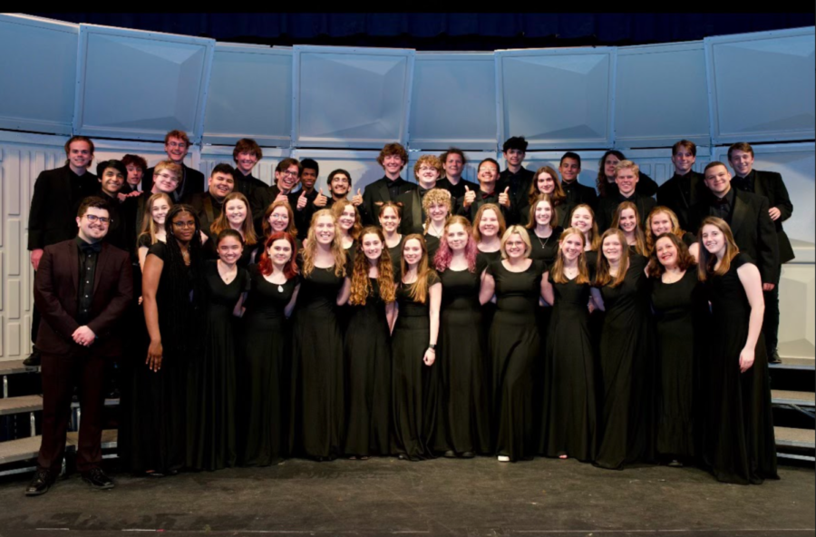 Beardens 2021-22 choir poses for a picture after a show last year.