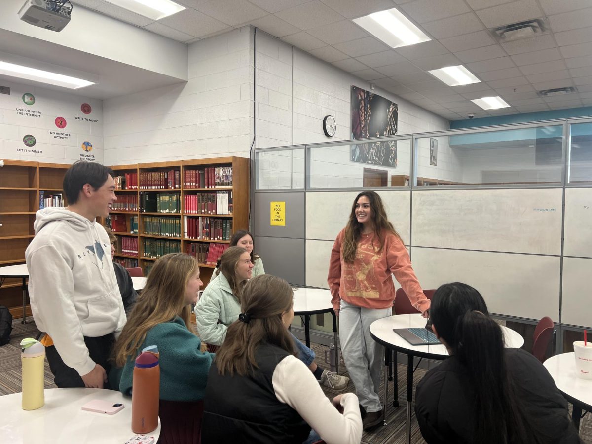 Ariel Dickman, Key Club vice president and WiFo committee chair, leads a recent planning meeting.