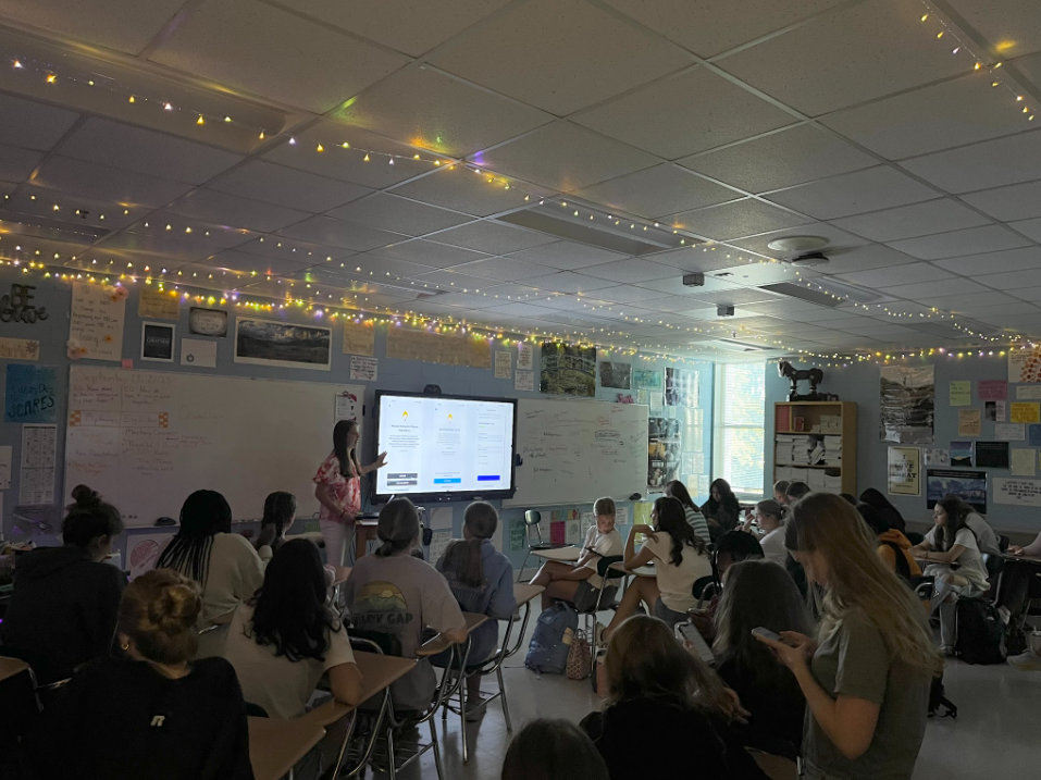 Dawgathon president Madeline Councill leads a meeting of the club earlier this month.